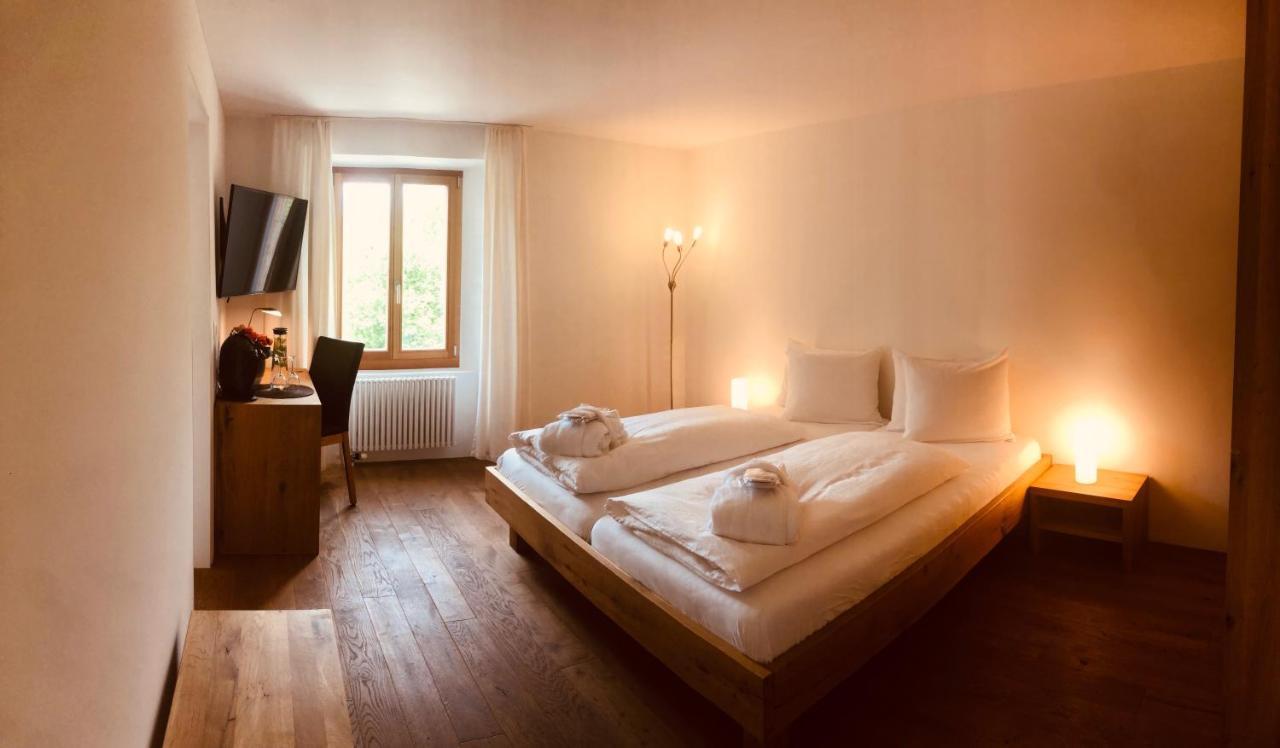 Landgasthof Zum Glenner Domat Buitenkant foto